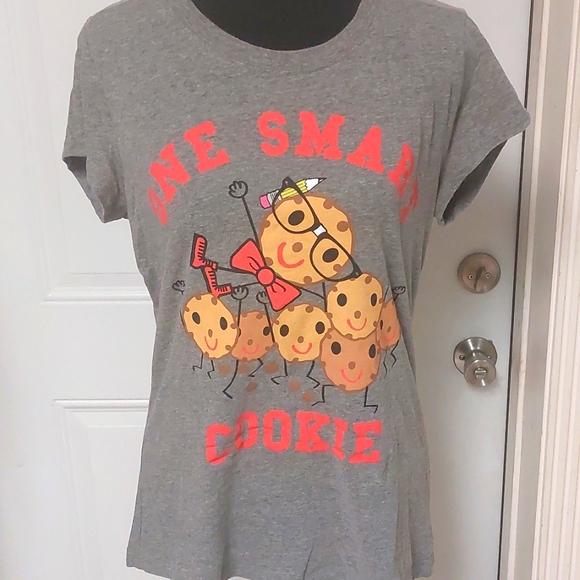 Juniors XXL One Smart Cookie by Chill tshirt - Picture 1 of 5